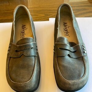 Ladies Alegria leather shoes. Size 37. Near mint condition.